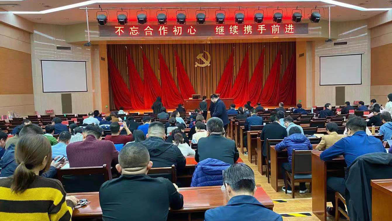 韓曉峰、張興華參加全市民主黨派和黨外人士培訓(xùn)班